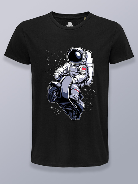 Camiseta hombre astronauta en scooter